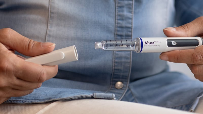 Alina_pen_injector_platform_in_hand